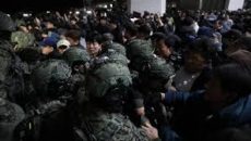 দক্ষিণ কোরিয়ায় সামরিক আইন জারির কয়েক ঘণ্টা পর প্রত্যাহার