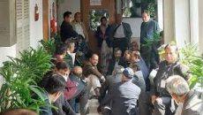 জনপ্রশাসন সচিবের দপ্তরের সামনে কর্মকর্তা-কর্মচারীদের অবস্থান