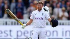 রুটের রেকর্ডেও পরও চাপে ইংল্যান্ড