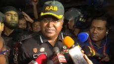 অবশেষে অস্ত্রসহ আত্মসমর্পণ করেছে তিন ডাকাত