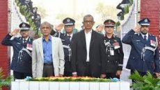 রাজারবাগ পুলিশ স্মৃতিসৌধে স্বরাষ্ট্র উপদেষ্টা-আইজিপির শ্রদ্ধা