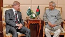 কায়রোতে প্রধান উপদেষ্টার সঙ্গে পাকিস্তানের প্রধানমন্ত্রীর বৈঠক