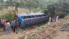 মাহফিল শেষে ফেরার পথে বাস উল্টে আহত ২১