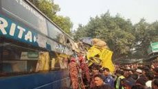 দিনাজপুরে বাস-ট্রাক সংঘর্ষে দুই চালকসহ নিহত ৩