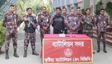 দৌলতপুর সীমান্তে বিদেশি পিস্তল ও গুলিসহ আটক ১