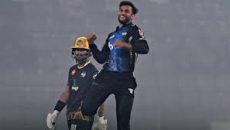 ঢাকাকে হারিয়ে দুর্দান্ত শুরু করল রংপুর