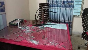 রাজশাহী স্টেশনে ভাঙচুর, ক্ষুব্ধ যাত্রীরা