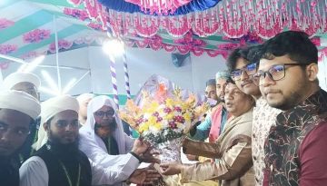 পূবাইলে আনোয়ারা বেগম দারুস সুন্নাহ কাওমী মাদ্রাসায় হাফেজ ছাত্রদের পাগড়ী প্রদান