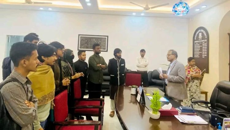 জবিতে থিসিসে নীতিমালার সংস্কার চেয়ে স্মারকলিপি প্রদান করেছে বৈষম্যবিরোধী ছাত্র আন্দোলন