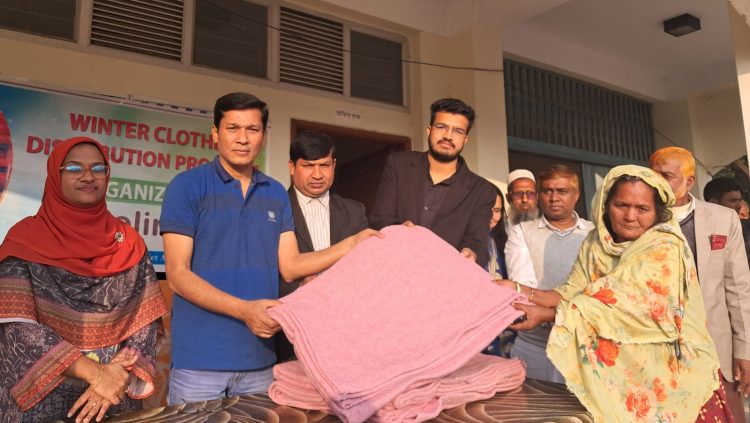 রাজশাহীতে পলিমাটি কর্তৃক শীতবস্ত্র উপহার