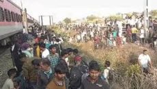 ভারতে আগুনের গুজবে ট্রেন থেকে ঝাঁপ, নিহত ১২