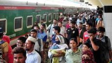 ঢাকা থেকে দেরিতে ছাড়ছে ট্রেন, যাত্রীদের ভোগান্তি