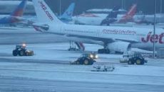 যুক্তরাজ্যজুড়ে তুষারঝড়, উড়োজাহাজ চলাচল ব্যাহত