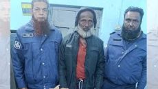 কুষ্টিয়ায় ট্রেন থেকে ৭০ বোতল ফেনসিডিল আটক ১