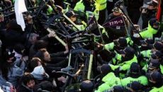 দক্ষিণ কোরিয়ার প্রেসিডেন্ট ইওলকে গ্রেফতার অভিযান স্থগিত