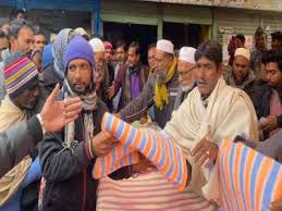 টাঙ্গাইলে অসহায় মানুষের মাঝে শীতবস্ত্র বিতরণ
