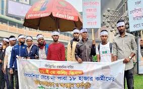 কারওয়ানবাজারে মালয়েশিয়া যেতে না পারা কর্মীদের অবস্থান