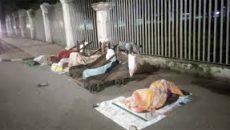 রাজধানীতে বৃষ্টির মত ঝরছে কুয়াশা, শীত কষ্টে ছিন্নমূল মানুষ