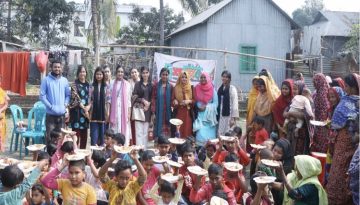 টাঙ্গাইলে স্বেচ্ছাসেবী তরুণদের উদ্যোগে পথশিশুদের নিয়ে পিঠা উৎসব