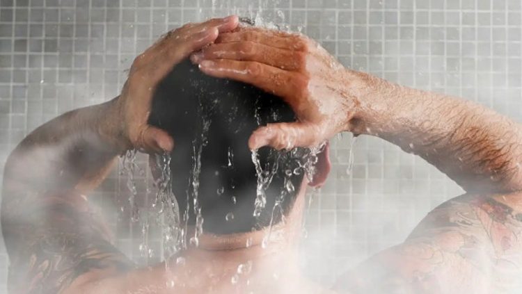 শীত থেকে বাঁচতে গরম পানিতে গোসল ভালো না খারাপ?