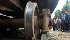 তিতুমীর এক্সপ্রেসের বগি লাইনচ্যুত, রাজশাহীর সঙ্গে রেল যোগাযোগ বন্ধ