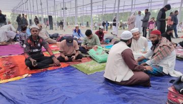 আগের রাতেই ভক্তদের মাঠে অবস্থান, পটুয়াখালীতে আগামীকাল আজহারীর মাহফিল