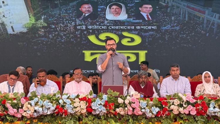প্রশাসনের রদবদলে নির্বাচনকে প্রশ্নবিদ্ধ করতে চাইলে জনগণ মেনে নেবে না: আমিনুল হক