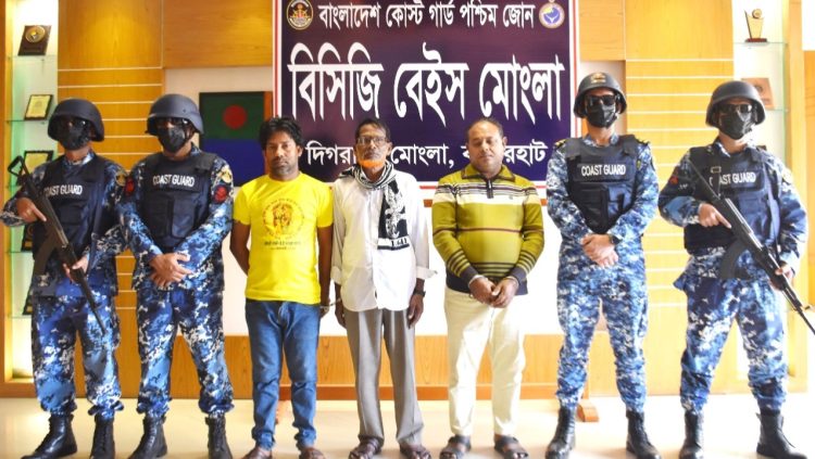 অপারেশন ডেভিল হান্ট: মোংলায় কোস্ট গার্ডের অভিযানে আটক ৩