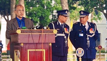 জনগণের প্রত্যাশা পূরণে পুলিশকে কাজ করার নির্দেশ স্বরাষ্ট্র উপদেষ্টার