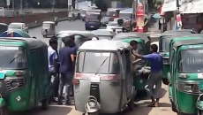 মামলা-জরিমানা প্রত্যাহারের দাবিতে সিএনজি চালকদের সড়ক অবরোধ