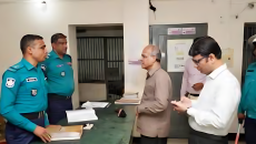 ভোরে ৪ থানা পরিদর্শনে স্বরাষ্ট্র উপদেষ্টা এসআই-কনস্টেবল বরখাস্ত