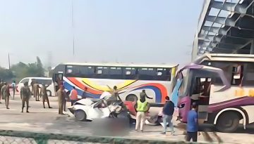 ঢাকা-মাওয়া এক্সপ্রেসওয়েতে তিন গাড়ির সংঘর্ষ, আহত ১২