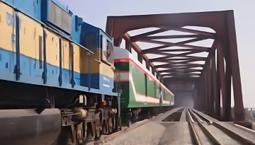 প্রথমবারের মতো যাত্রী নিয়ে যমুনা রেলসেতু পার হলো ট্রেন