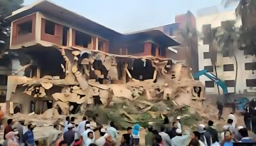 সকালেও ভাঙা হচ্ছে ৩২ নম্বরের বাড়ি, যা বলছেন অভ্যুত্থান সংশ্লিষ্টরা