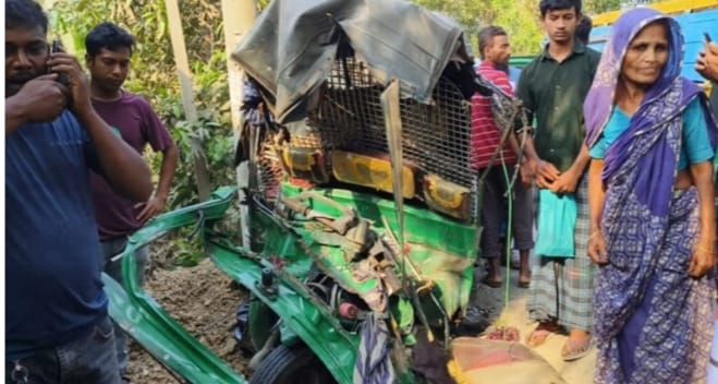 কালিয়াকৈরে ট্রাক-সিএনজি’র সংঘর্ষে নিহত ৩
