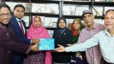 নারী দিবসে রোটারিয়ান আলেয়া বেগম লাকীকে চর্যাপদ একাডেমির সংবর্ধনা