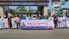 সাংবাদিকের উপর হামলায় বিক্ষুব্ধ দশমিনা, অভিযুক্ত ঠিকাদারকে গ্রেফতারের দাবি