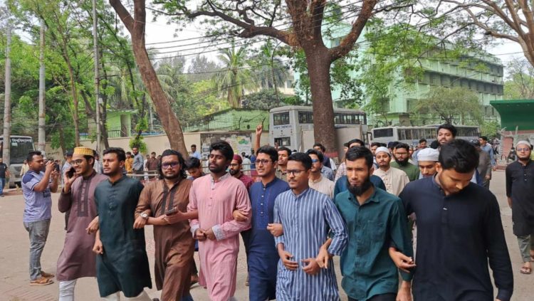 আওয়ামীলিগ নিষিদ্ধের দাবিতে জবিতে বিক্ষোভ মিছিল