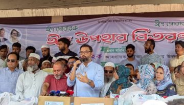 পল্লবীতে মহিলা দলের পক্ষ থেকে ঈদ উপহার সামগ্রী বিতরণ