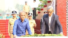 রাজারবাগ পুলিশ স্মৃতিসৌধে স্বরাষ্ট্র উপদেষ্টার শ্রদ্ধা নিবেদন