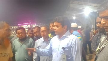 নদী দূষণ রোধে সদরঘাটে মোবাইল কোর্ট: আবর্জনা নদীতে ফেললে নেয়া হবে ব্যবস্থা