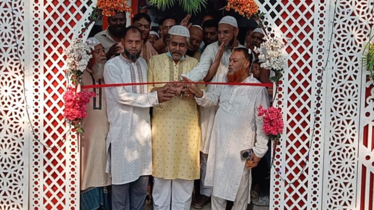 রামগঞ্জে মদিনা হোটেল এন্ড সুইটস্ শো-রুমের উদ্বোধন