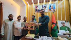 চব্বিশের শহিদ ও আহত পরিবারকে ঈদ উপহার দিলেন বিএনপি নেতা আমিনুল হক