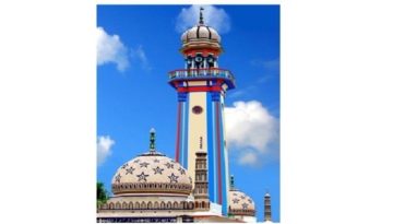 হাজীগঞ্জ ঐতিহাসিক বড় মসজিদে পর পর ৩টি ঈদুল ফিতরের জামাত অনুষ্ঠিত