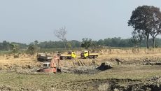 মধ্যরাতে ভেকু দিয়েই চলছে গোমতী নদীর মাটি কাটার মহা উৎসব