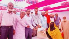 দেবিদ্বারে ‘বন্ধু উন্নয়ন সংস্থা’র উদ্যোগে ৫ শত পরিবার পেল ইফতার সামগ্রী