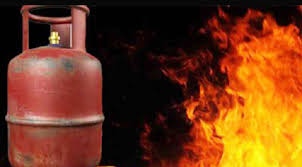 ফতুল্লায় গ্যাস লিকেজ থেকে বিস্ফোরণ, একই পরিবারের ৩ জন দগ্ধ