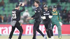 দক্ষিণ আফ্রিকাকে হারিয়ে চ্যাম্পিয়ন্স ট্রফির ফাইনালে নিউজিল্যান্ড