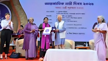 ছয় অদম্য নারীদের হাতে পুরস্কার তুলে দিলেন প্রধান উপদেষ্টা
