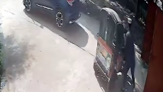 রিকশাচালককে জুতাপেটা করা কর্মকর্তা বরখাস্ত